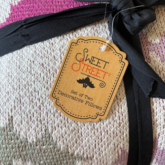 (2) Sweet Street NWT Set of 2 Square Soft Knit Multicolor Bat Pillows 20x20 - Picture 3 of 7